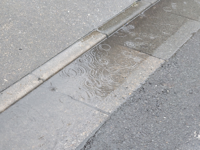 雨の道路