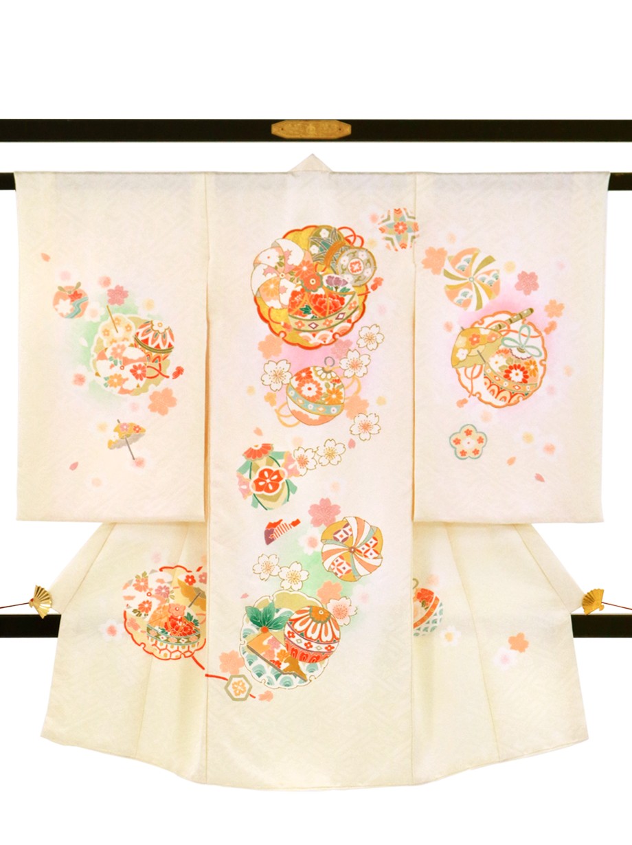 鳥の子色に桜と雪輪文の祝い着（産着）
