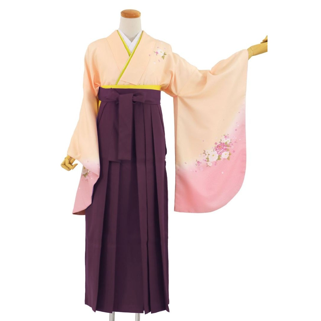 【先生におすすめ】ピンクベージュ地に牡丹・紫袴（無地） （二尺袖）／卒業式（オリジナルデザイン）
