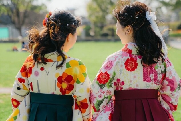卒業式袴の女性