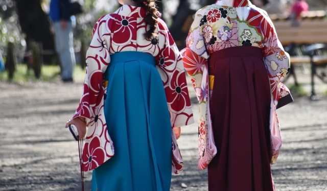 【2026年最新】卒業式の袴に合わせるバッグはどう選ぶ？おしゃれと実用性を両立するコツを徹底解説