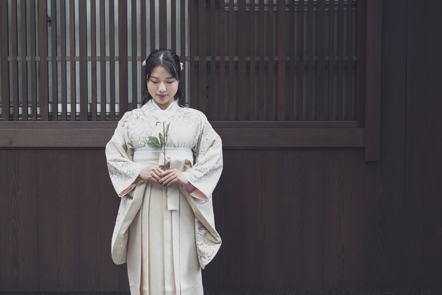 大学の卒業式袴レンタルはいつが正解？判定後でも間に合う「逆転」の予約スケジュール術