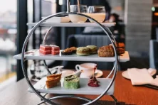 【20代向け】アフタヌーンティーに訪問着で！特別な休日を彩るマナーと選び方