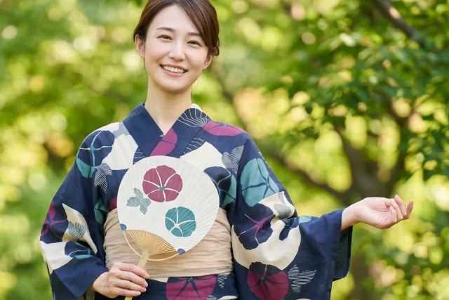 浴衣を着た女性