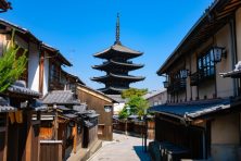 【京都市東山区】お宮参りにおすすめの神社・お食事処と人気の産着（初着）をご紹介