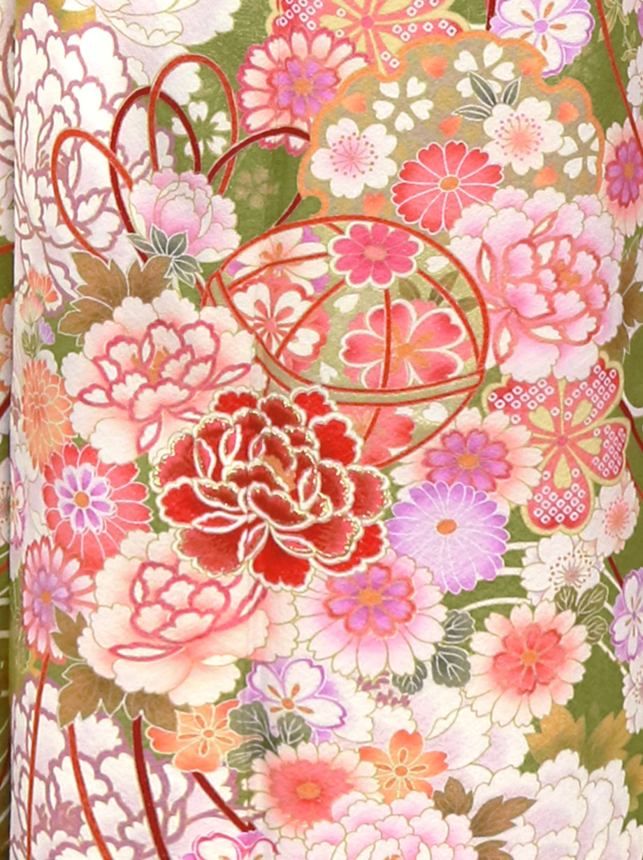 抹茶色地に雪輪と花の振袖