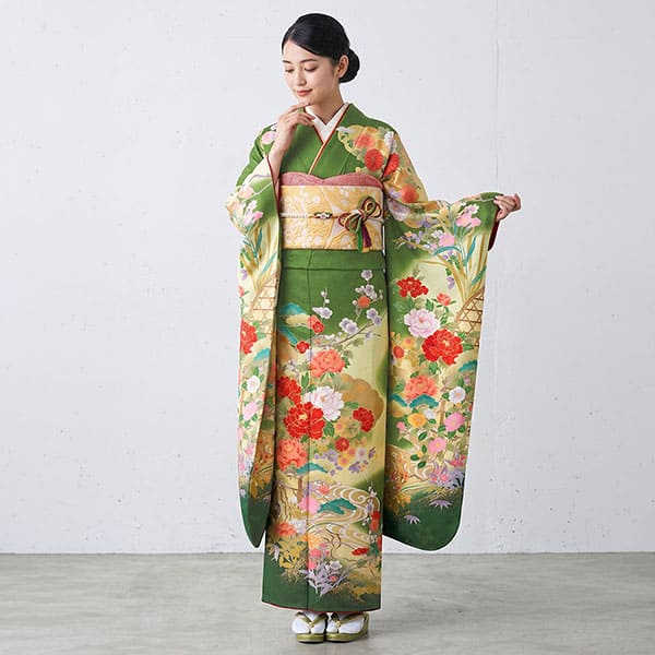 抹茶色に牡丹と椿に流水の振袖／標準サイズ | 宅配着物レンタルの京都
