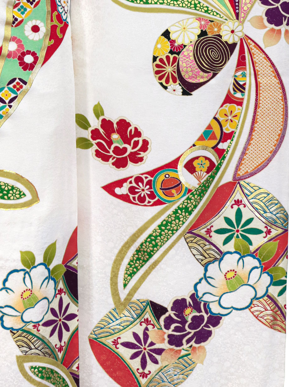 白地に熨斗目(のしめ)と七宝と椿の振袖／標準サイズ | 宅配着物