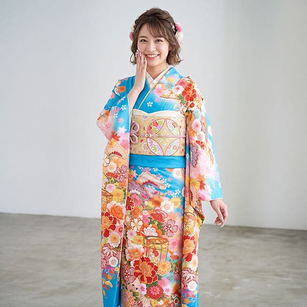 華やかな青色花柄　貝桶　金狛刺繍　振袖　フルセット 青地に花と貝桶の振袖／標準サイズ | 宅配着物レンタルの京都かしきもの