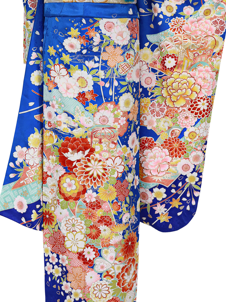 青地に四季花と貝桶の振袖／標準サイズ