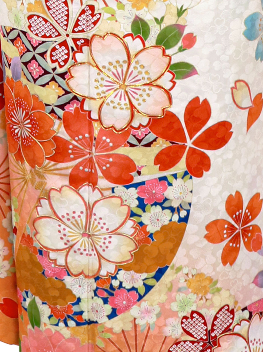 白地とオレンジに桜の振袖／標準サイズ