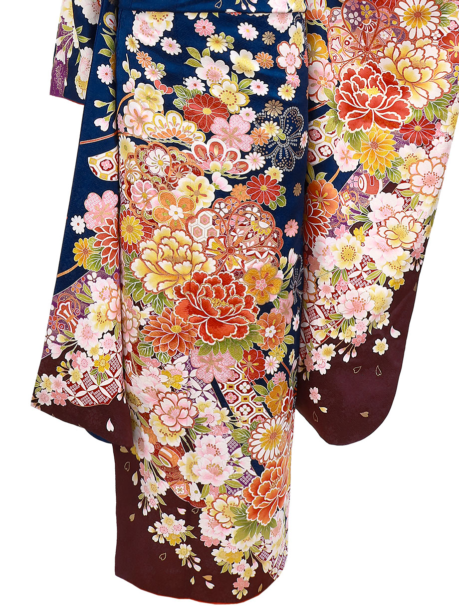 紺地に牡丹と桜の振袖／標準サイズ