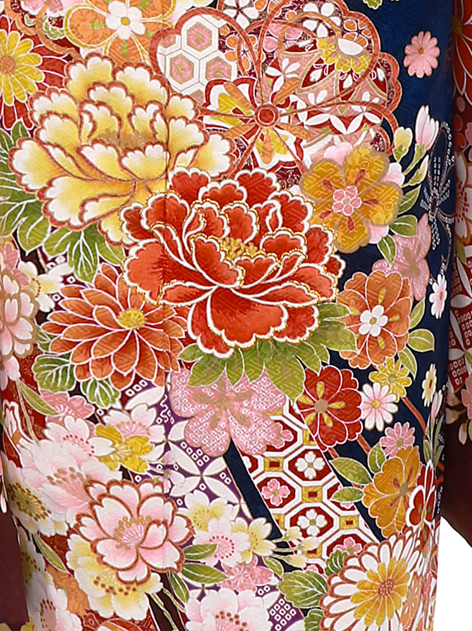 紺地に牡丹と桜の振袖／標準サイズ