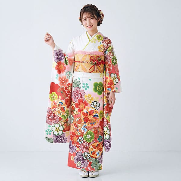白地にピンクのグラデーション桜尽くしの振袖（ポリエステル）／標準