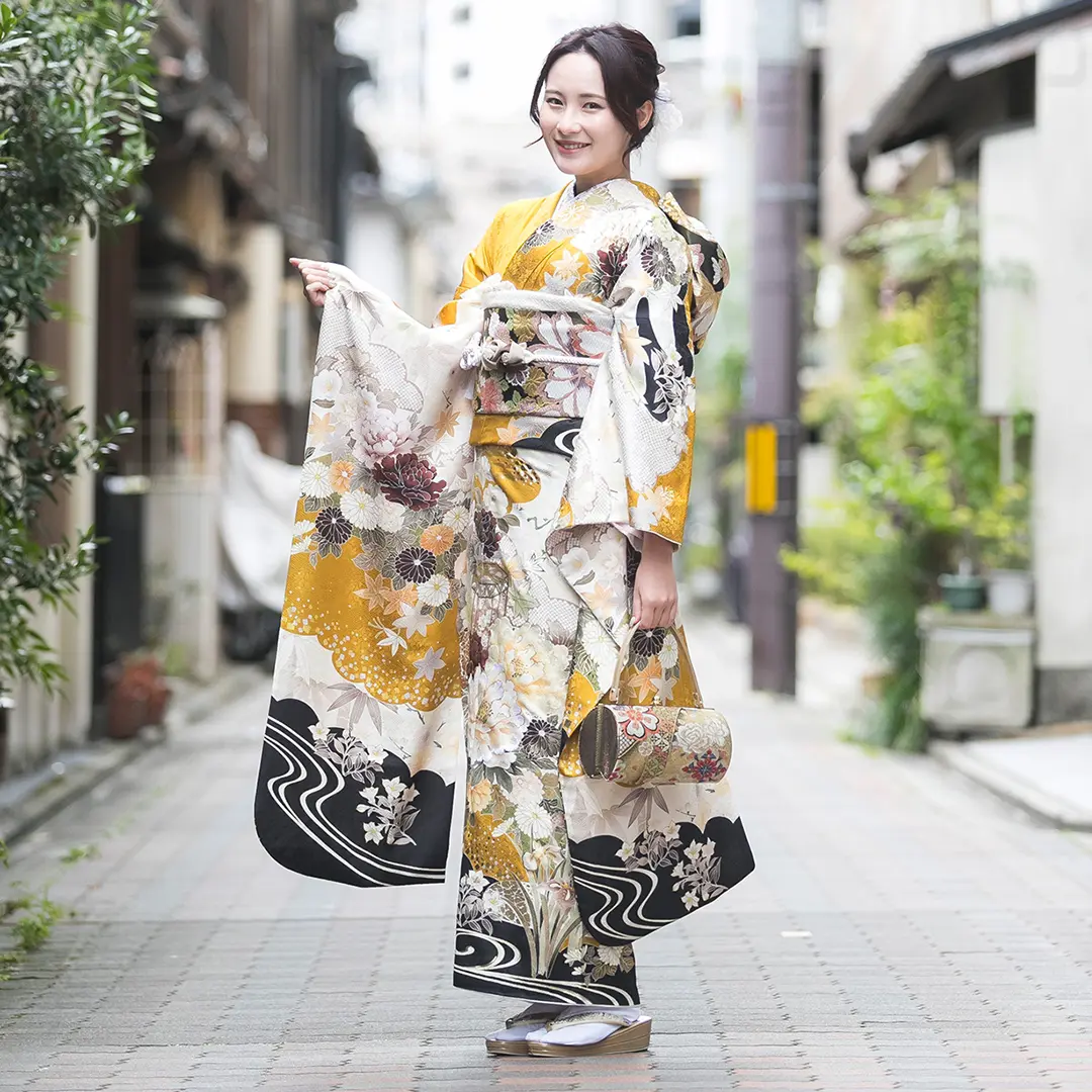 辛子色に百花と貝桶の振袖／標準サイズ／着用イメージ