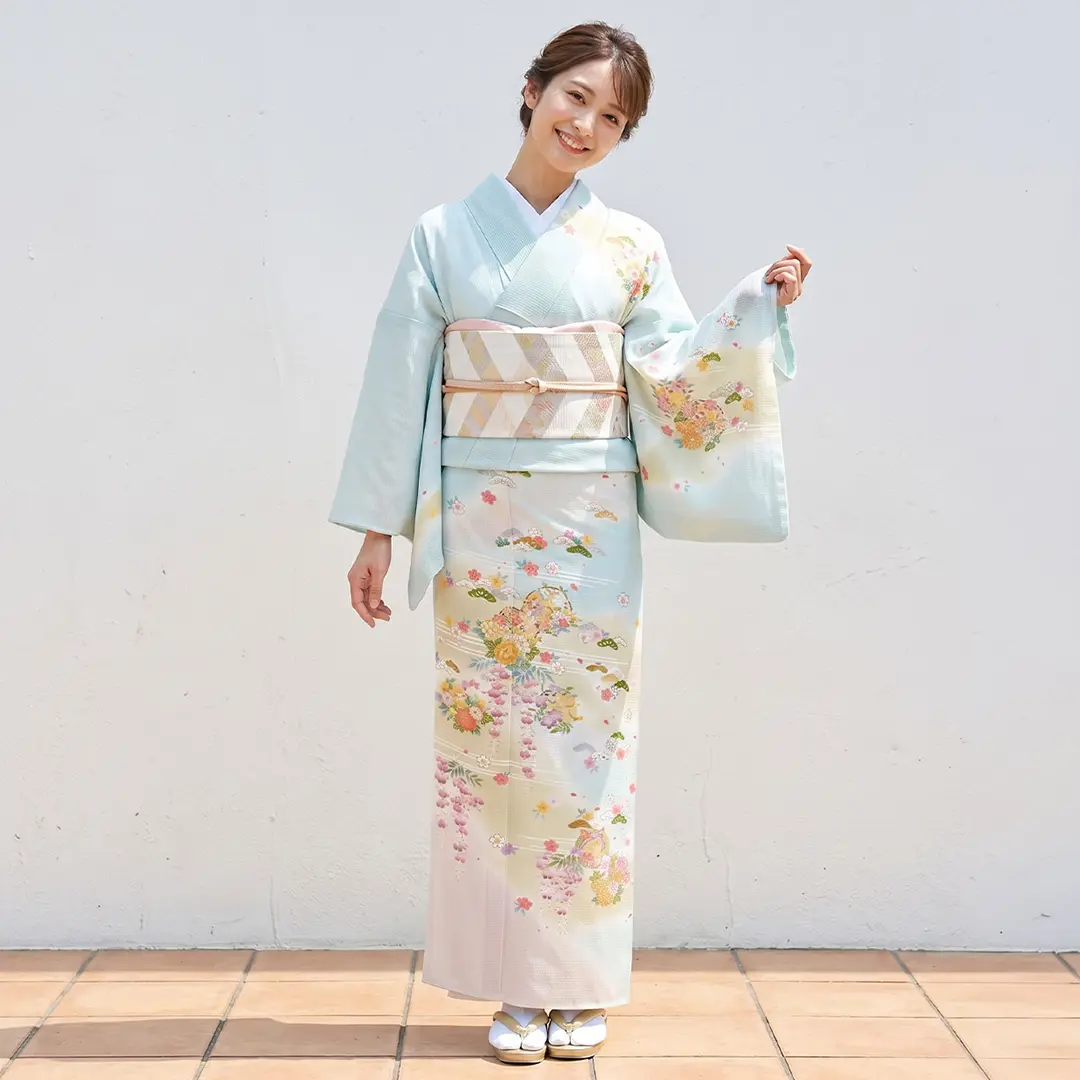 【夏におすすめ】淡水色地に花丸の訪問着(絽)／着用イメージ