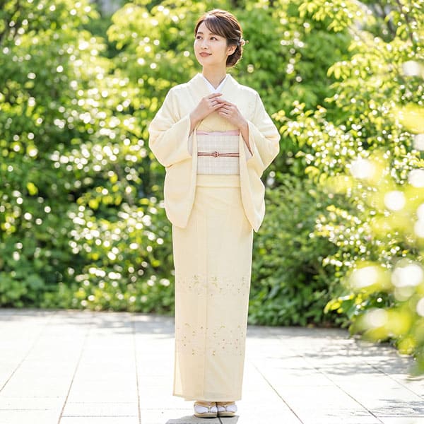 レディース 訪問着 落款 草花模様 淡い黄色