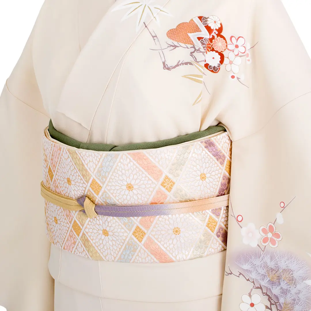 白黄色地に松竹梅の訪問着(袷)／斜め詳細