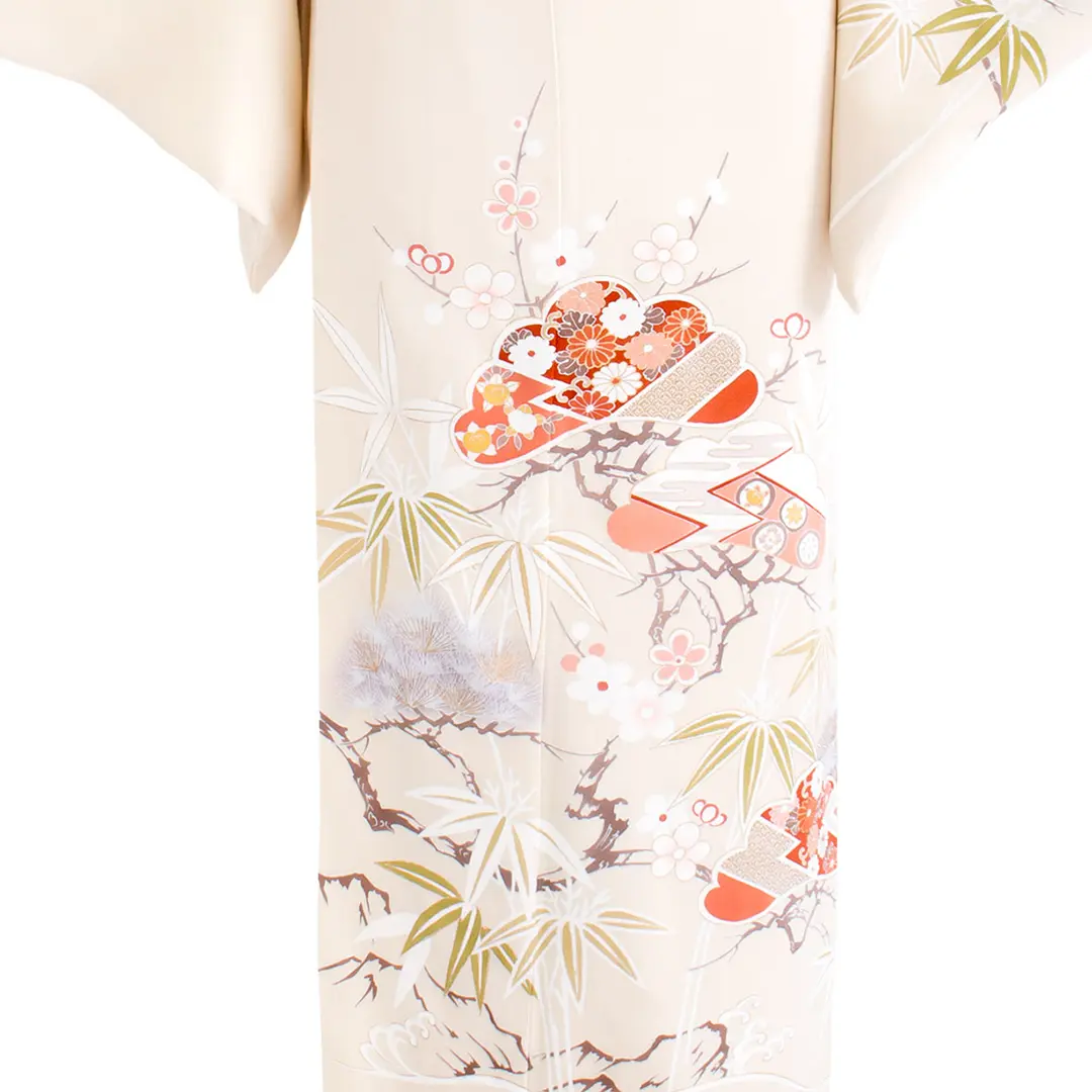 白黄色地に松竹梅の訪問着(袷)／裾