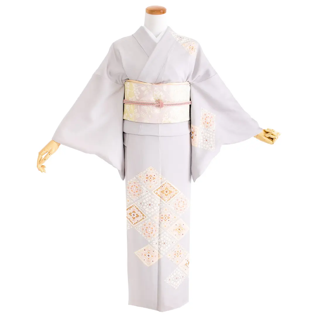 白灰色地に正倉院文様の訪問着(袷)／正面