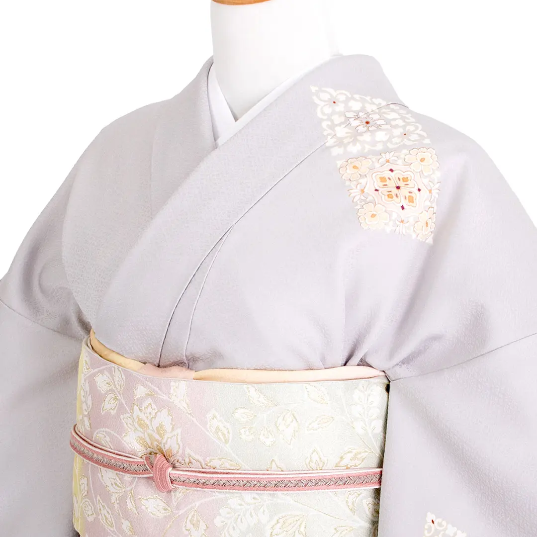 白灰色地に正倉院文様の訪問着(袷)／斜め詳細