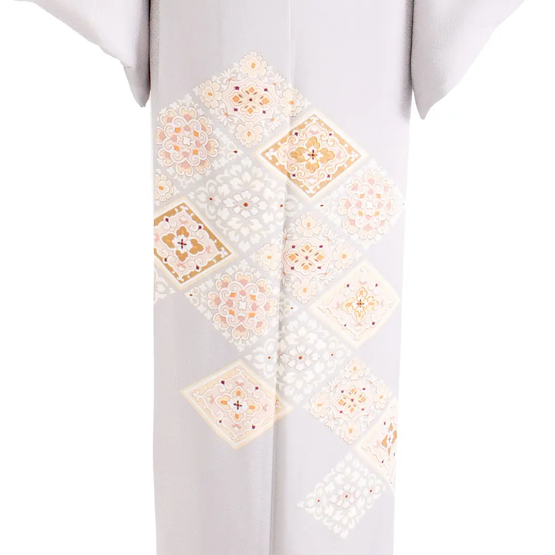 白灰色地に正倉院文様の訪問着(袷)／裾