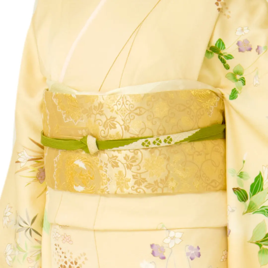 淡黄(たんこう)色に山野草の訪問着(袷)／斜め詳細
