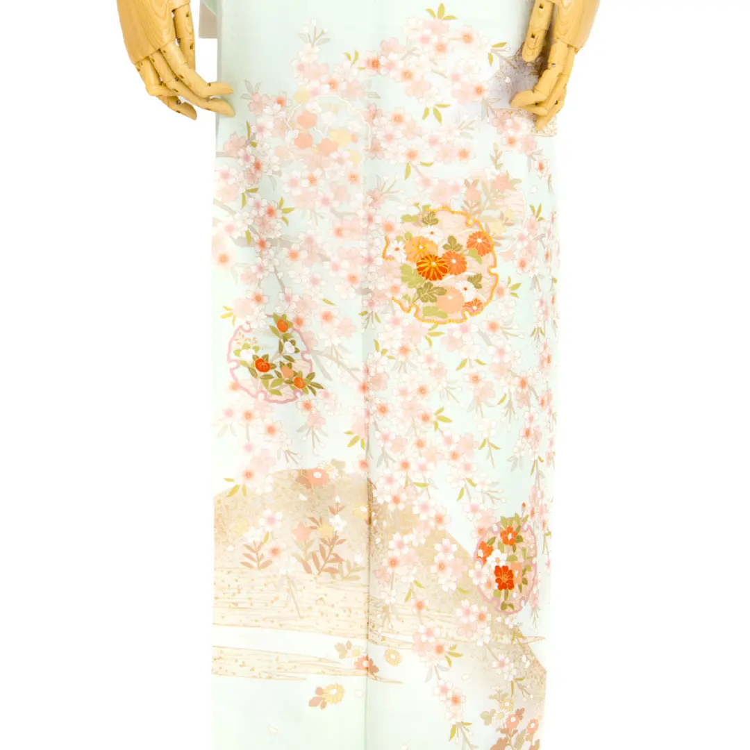 薄萌葱色に枝垂れ桜と雪輪の訪問着(袷)／裾