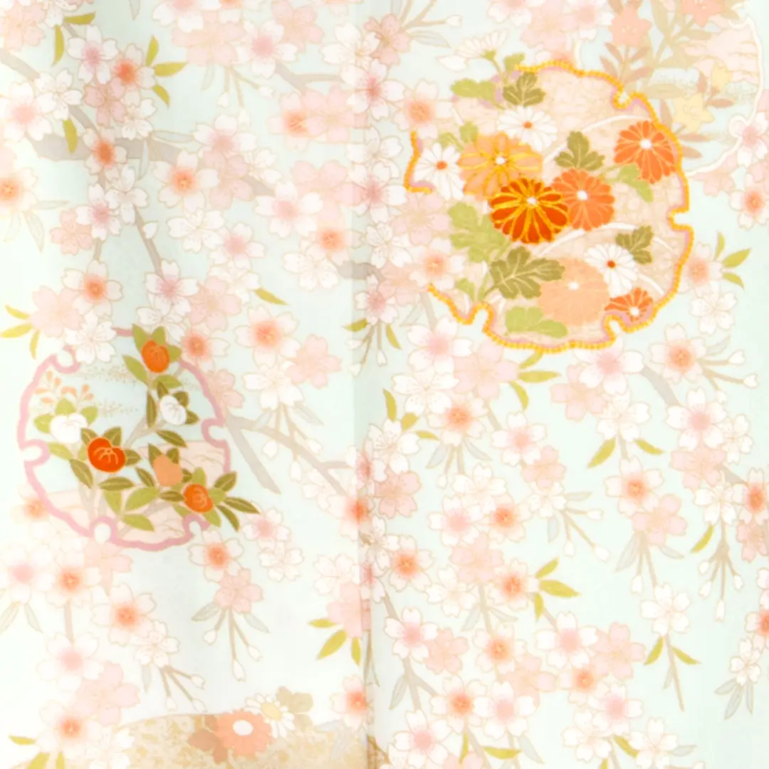 薄萌葱色に枝垂れ桜と雪輪の訪問着(袷)／柄詳細