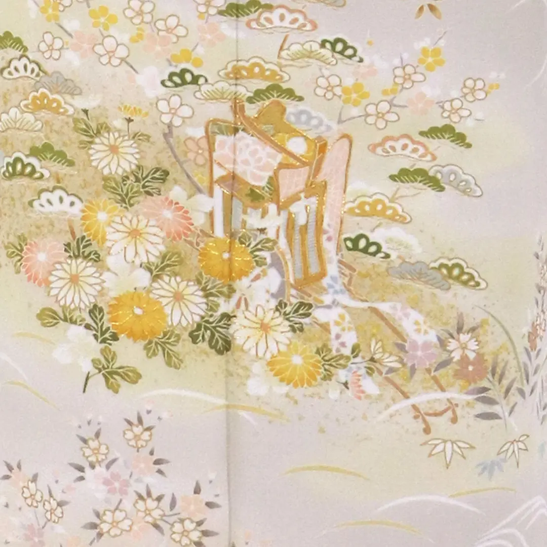 訪問着：美品：金色の菊と御所車：グレー色：袷正絹：仕付け糸：P93 グレー地に御所車の訪問着(袷) | 宅配着物レンタルの京都かしきもの