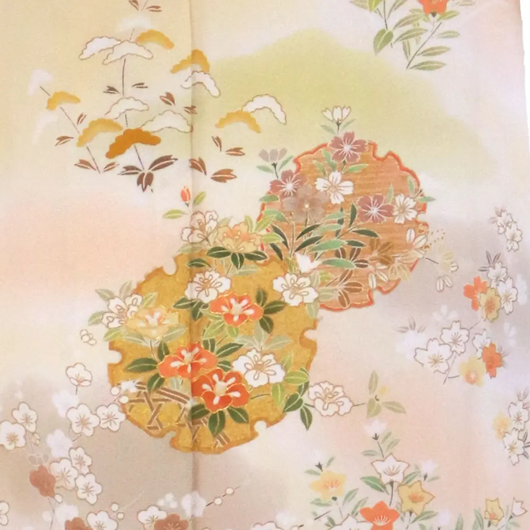 クリームイエローに雪輪と桜の訪問着(袷)／柄詳細