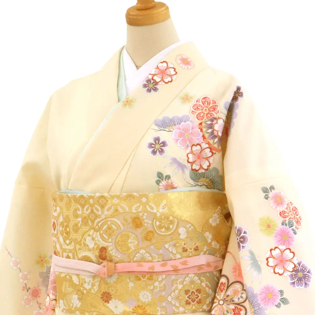 クリーム地に牡丹と貝桶の付下訪問着(袷)（ポリエステル）／斜め詳細