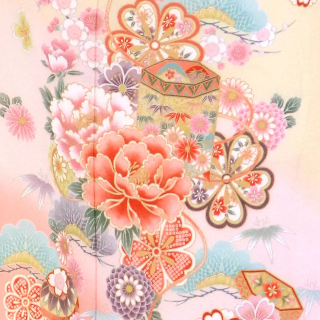 クリーム地に牡丹と貝桶の付下訪問着(袷)（ポリエステル）／柄詳細