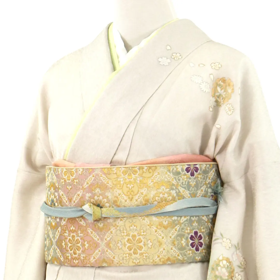 薄グレー地にしだれ桜と雪輪の付下訪問着(袷)／斜め詳細