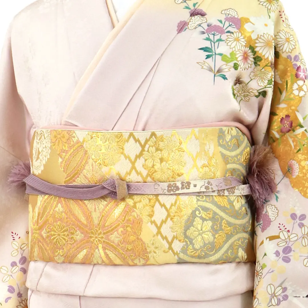 薄桜地に秋草尽くしの訪問着(袷)／斜め詳細