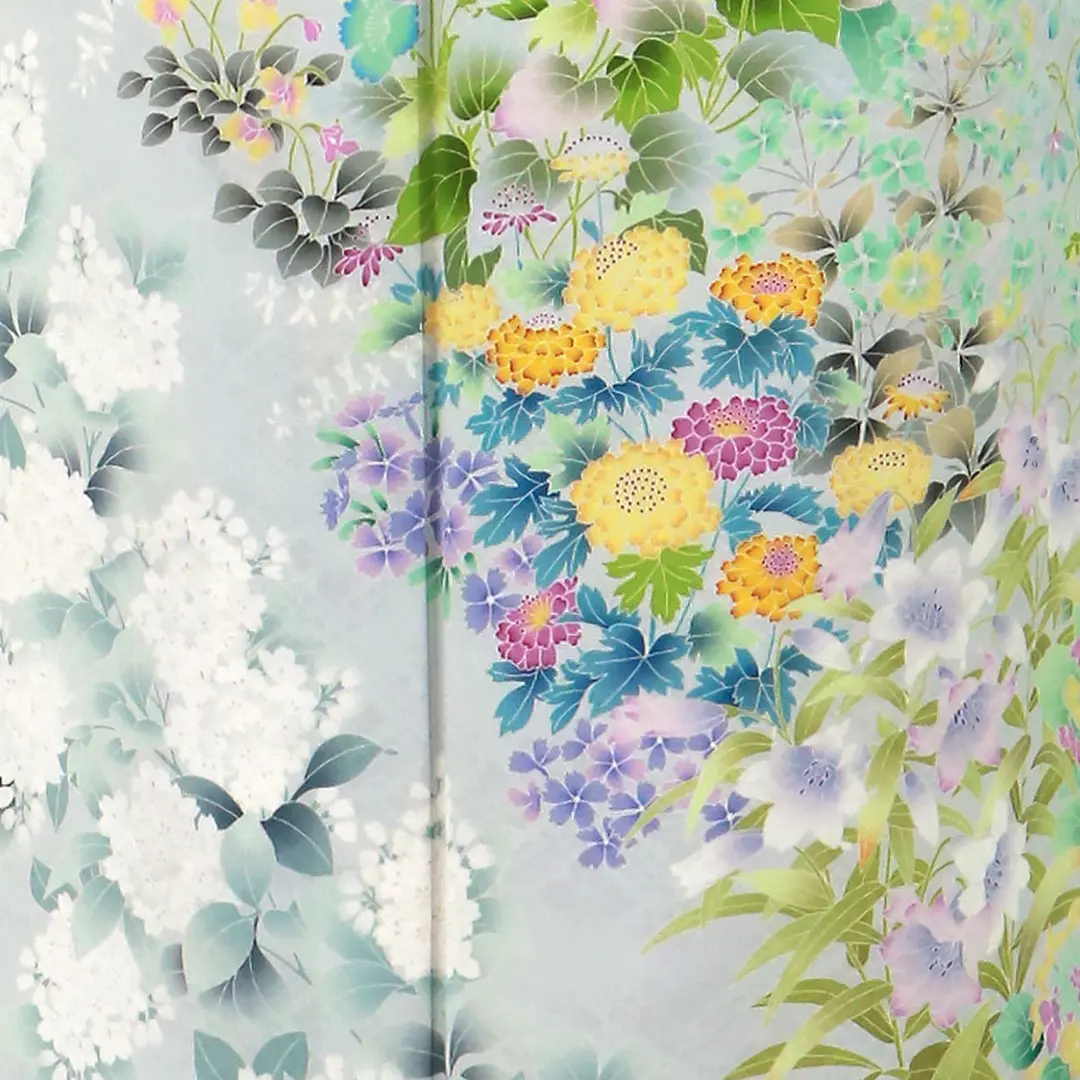 グレー地に桜や百合など四季の花々を染めた訪問着(袷) | 宅配着物