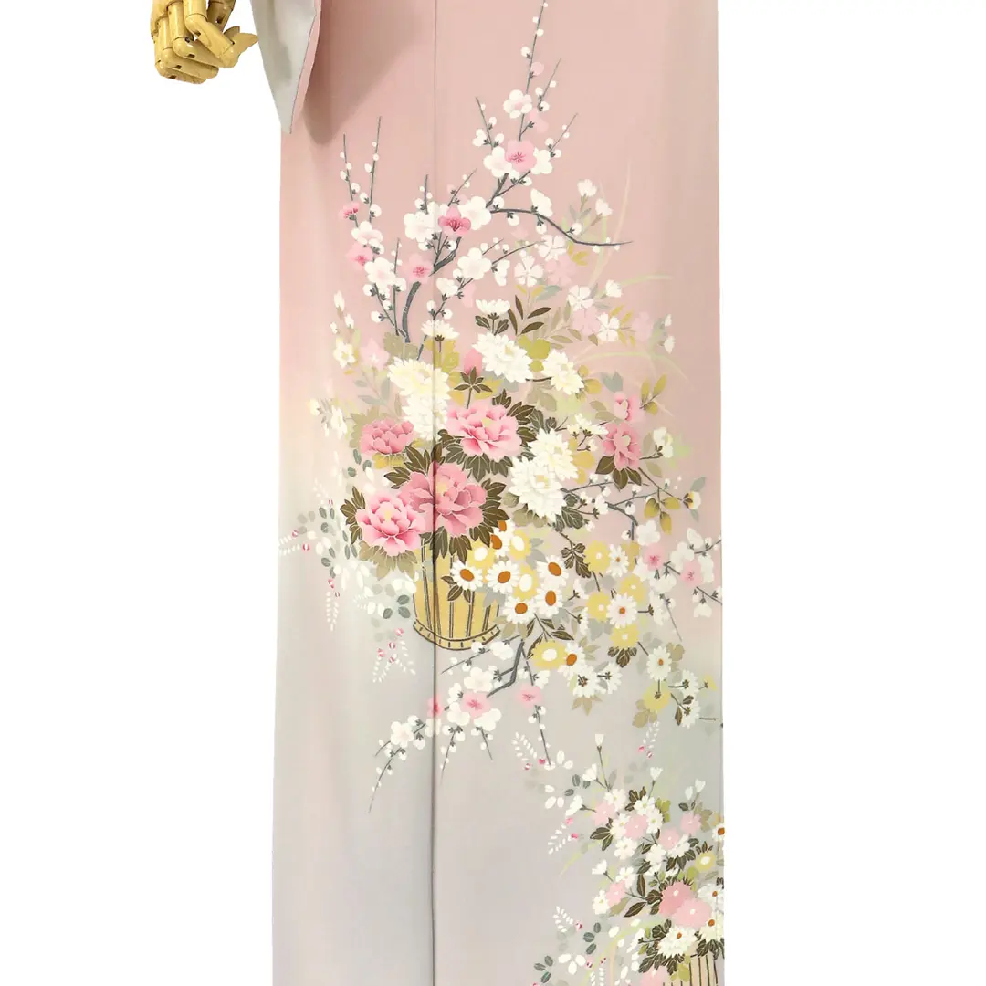 訪問着 着物 正絹 袷 淡ピンクベージュ 花古典文様 松竹梅 菊 牡丹カラフル 中古 仕立て上がり 身丈166 裄68.5 Ｌサイズ みやがわ hm0033 淡紅色に牡丹と菊の訪問着(袷) | 宅配着物レンタルの京都かしきもの