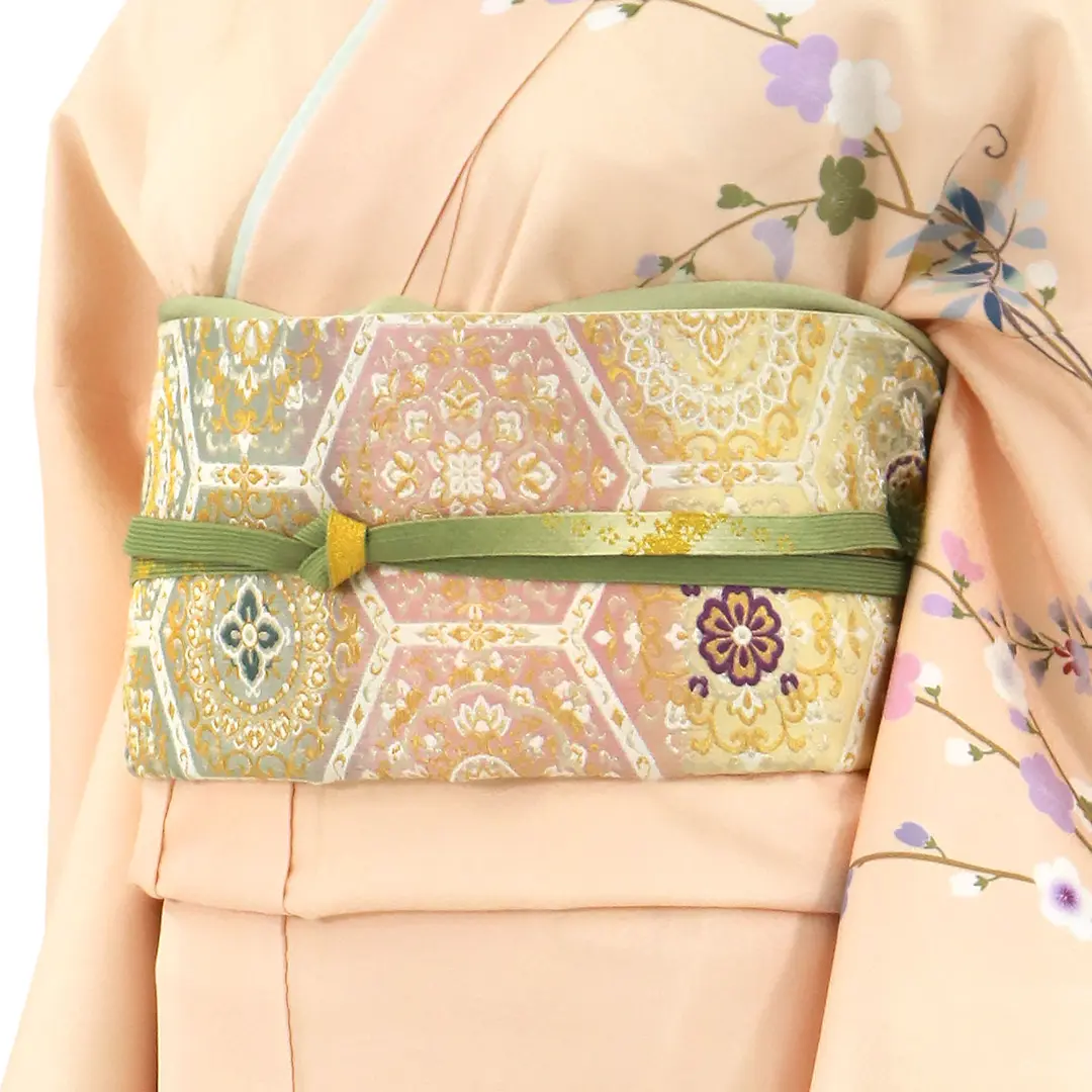 一斤染（いっこんぞめ）地に宿根草（しゅっこんそう）の訪問着(袷)／斜め詳細