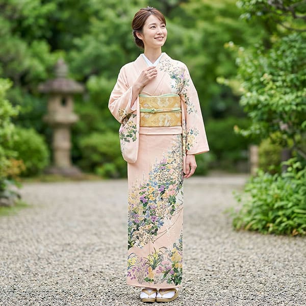 白梅（しらうめ）色地に四季草花の訪問着(袷) | 宅配着物レンタルの