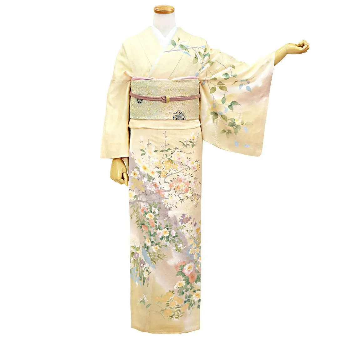淡黄蘗（うすきはだ）に四季花の訪問着(袷)／正面