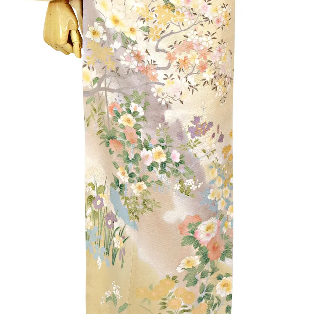 淡黄蘗（うすきはだ）に四季花の訪問着(袷)／裾