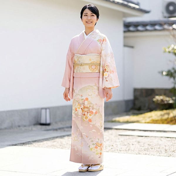 一斤染(いっこんぞめ)色に貝桶の訪問着(袷)