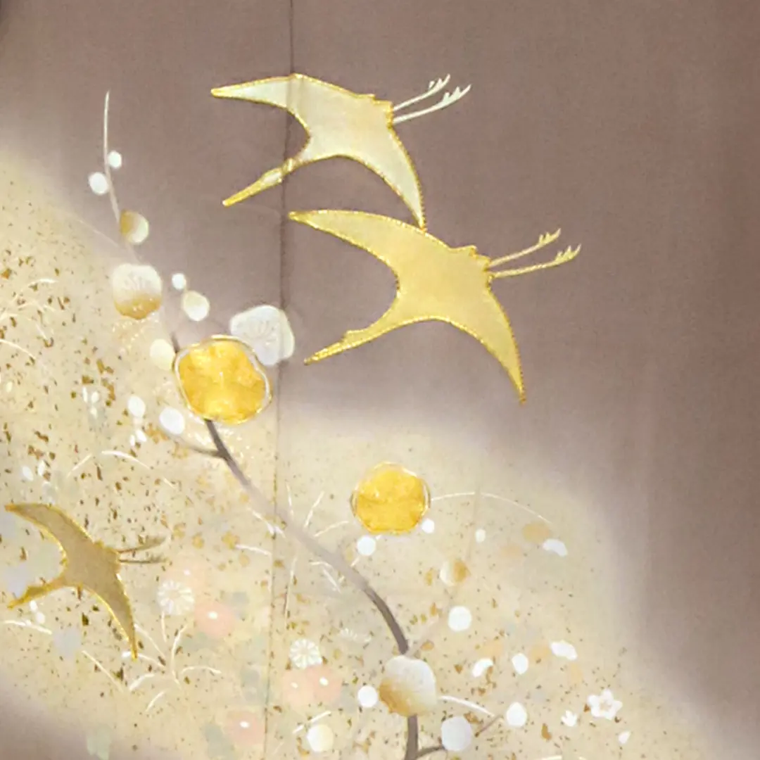 胡桃染（くるみぞめ）色に鶴と梅の訪問着(袷)／柄詳細