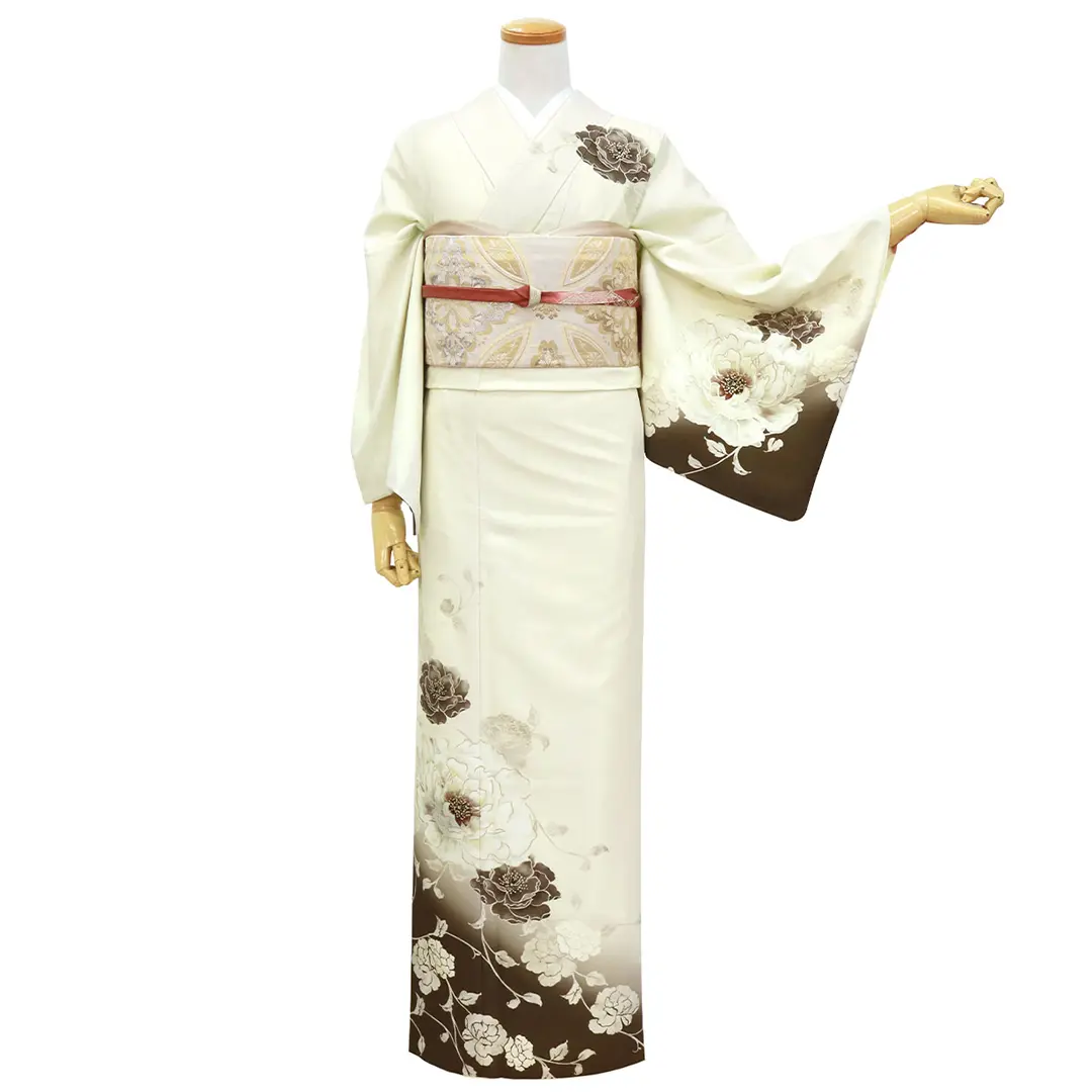 JAPAN STYLE》アイボリー地に焦げ茶と白の牡丹の訪問着（袷