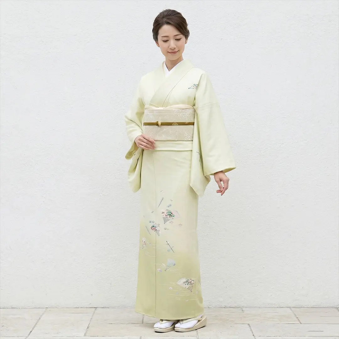 淡い黄緑地に花扇と紅葉の付下訪問着（袷）（ポリエステル） | 宅配