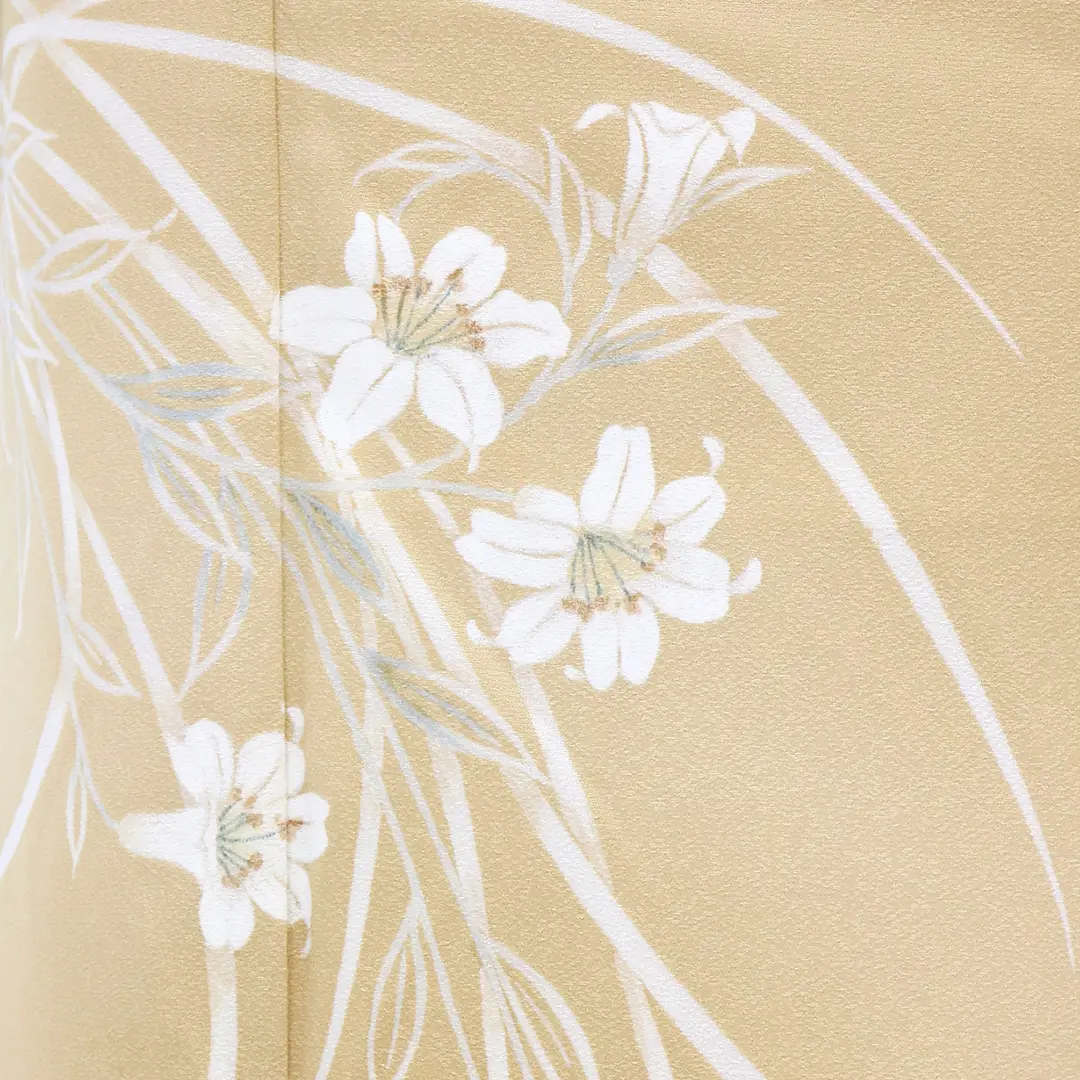 ベージュに百合の付下訪問着（袷）（ポリエステル） | 宅配着物