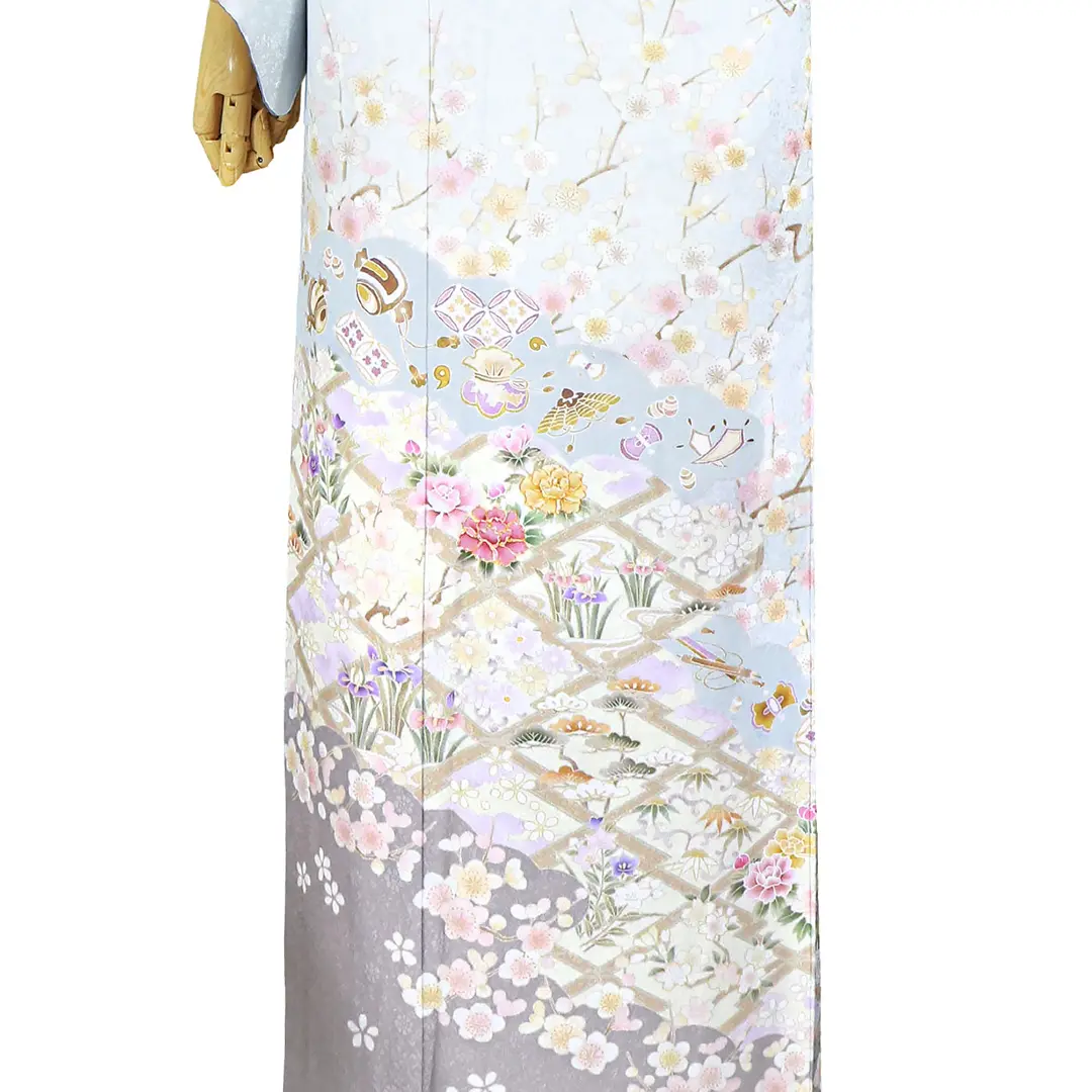 水色地に桜と四季花の訪問着（袷）／裾