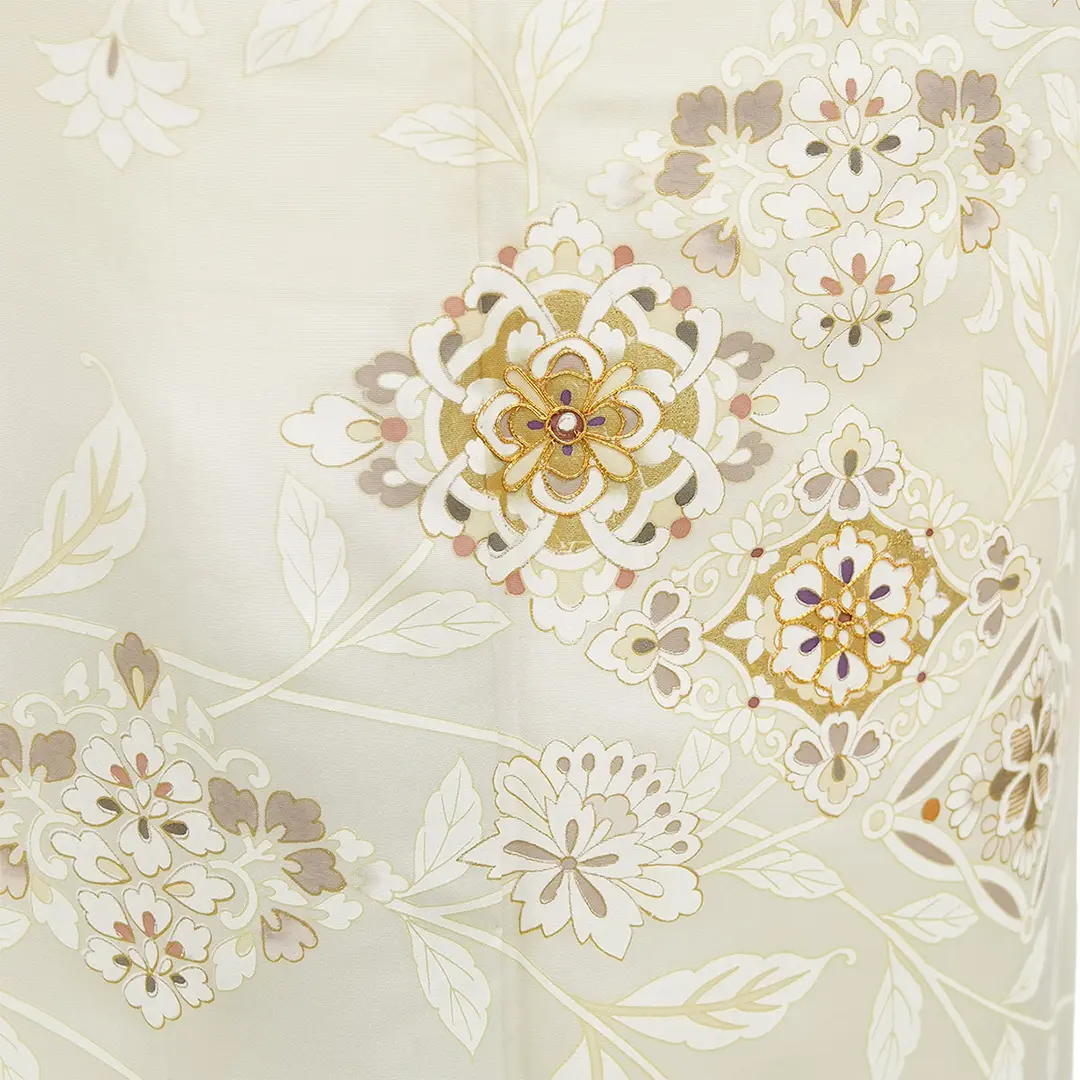 【2026年新作】クリーム地に菱と花唐草文の訪問着／柄詳細