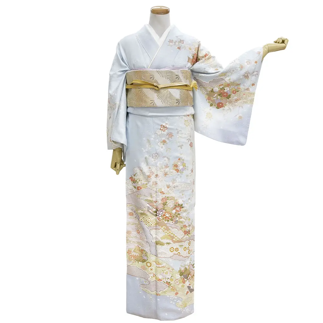 水色地に四季花と吉祥文様の訪問着／正面