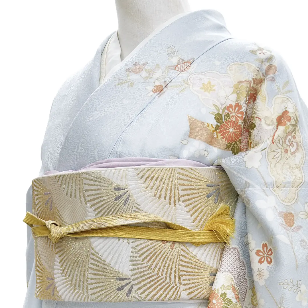 水色地に四季花と吉祥文様の訪問着／バストアップ